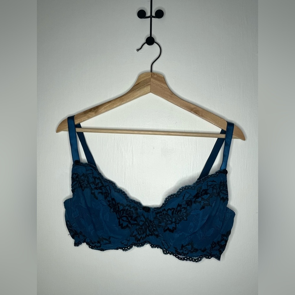 Victoria's Secret Teal and Black Lace Bra